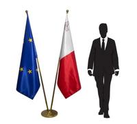 Drapeau Malte et Union Européenne avec pied et mâts en inox - ensemble protocolaire pour ambassades, universités, bureaux. Pied Ø 360mm, inox finition dorée, hampes pointe ronde. Code CN8-EU-MT