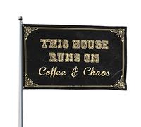 Drapeau pour chambre Guys This House Runs On Coffee And Chaos Drapeau Décorations de jardin Drapeaux pour décoration de chambre (120 x 180 cm)