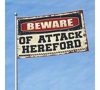 Drapeau pour dortoir humoristique « Beware of Attack Hereford » - Affiches cool pour les gars - Drapeaux amusants (60 x 90 cm)