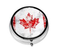 Drapeau rétro du Canada. Cette petite boîte à pilules ronde est un organisateur de médicaments de voyage portable avec trois compartiments pour stocker des médicaments quotidiens.