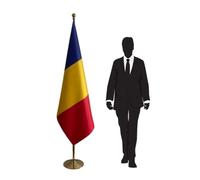 Drapeau Roumanie avec mât et pied - Drapeau intérieur en polyester durable pour bureaux, ambassades, institutions, universités, écoles, collectivités locales et événements internationaux. Code CN6-RO