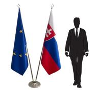 Drapeau Slovaquie et Union Européenne avec mâts et pied en inox - pour cérémonies protocolaires, conférences, bureaux. Pied Ø 360mm, inox finition argentée, hampes pointe lance. Code CN3-EU-SK-L
