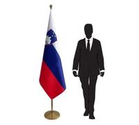 Drapeau Slovénie avec mât et pied en inox - drapeau protocolaire pour ambassades, universités, lycées et bureaux. Pied Ø 360mm, inox finition dorée, hampe pointe ronde. Code CN7-SI