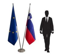 Drapeau Slovénie et Union Européenne avec mâts et pied en inox - ensemble protocolaire pour ambassades, universités, bureaux. Pied Ø 360mm, inox finition argentée, hampes pointe ronde. Code CN3-EU-SI