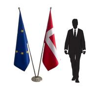 Drapeaux Danemark et Union Européenne sur pied avec hampes et socle - ensemble officiel pour institutions, événements protocolaires, conférences et décorations professionnelles. Code CN3-EU-DK
