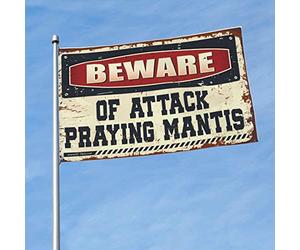 Drapeaux muraux pour gars « Beware of Attack » en train de prier - Drapeaux cool pour chambre de garçons (60 x 90 cm)