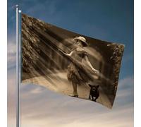 Drapeaux pour adolescentes, une femme dans une robe vintage promenant son chien sur un chemin pavé. Accessoires de bateau de pêche, accessoires pour adolescents (60 x 90 cm)