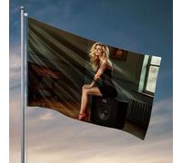 Drapeaux pour chambre drôle Une femme dans une robe noire assise sur un haut-parleur. Drapeau décoratif pour porche extérieur pour dortoir (60 x 90 cm)