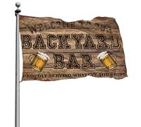 Drapeaux pour homme Bienvenue dans notre bar de jardin avec fierté pour servir ce que vous apportez drapeau de décoration de cour pour les gars de chambre (120 x 180 cm)