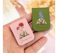 Drawelry Personnalisés Marque-pages en Cuir Magnétiques avec Nom Fleur de Naissance imprimés Signets Rétro PU Leather Bookmark Clips Cadeaux pour Famille Amis Couples Professeurs élèves Lecteur (A2)