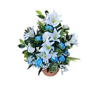 DRW Centre de Fleurs artificielles Cimetière, Saints, Anniversaires Roses Bleues et Blanches et liliums 50 cm Largeur x 55 cm Hauteur x 25 cm Profondeur (Approx)