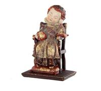 DRW Figurine Enfant Jésus Assis avec Boule en Costume Clair 8 x 8 x 15 cm