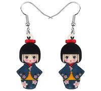 DUOWEI Acrylique Anime Cute Japonais Kimono Poupée Boucles D'Oreilles Charms Pendentif Bijoux Cadeaux pour Femme Adolescentes Fille (Multicolore)