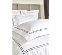 Duquennoy & Lepers - Lot de 2 Taies d’Oreiller - Percale de Coton 80 Fils/cm² de Qualité - Finition Hôtel - Volant Plat 5 cm - Double Broderie Gris Perle Satiné - 64x64 CM