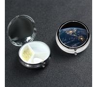 Earth from the Outer Space Pilulier rond portable à 3 compartiments pour poche ou sac à main Petit planificateur hebdomadaire de médicaments de voyage avec miroir décoratif en métal Porte-vitamines