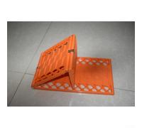 Échelle de pneu antidérapante rouge (1 paire d'oranges) | Plastique ABS résistant à l'usure, design anti-déformation, s'adapte à la plupart des véhicules, options de couleur rouge ou