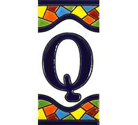 Écriteaux avec numéros et lettres. Carreaux de céramique polychromée, peints à la main dans technique corde sèche (cuerda seca) pour plaques avec numéros, noms, directions et signalisation. Un texte personnalisable. Dessin MOSAICO MEDIANO 10,9 cm x 5,4 cm. (LETTRE "Q")