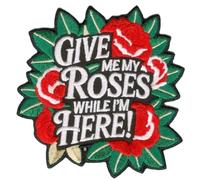 Écusson brodé « Give Me My Roses While I'm Here » - 8,9 cm - Écusson brodé à thermocoller ou à coudre - Citation Legacy Tribute - Parfait pour sacs à dos, vestes, cadeaux