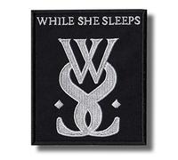 Écusson brodé thermocollant avec inscription « While She Sleeps »
