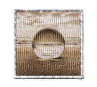 Ecusson Thermocollant Vetement 7x7cm - Boule de Cristal sur la Plage de Sable Fin Vagues Nuages Miroir Inversé - Patch a Repasser pour Reparation ou Customisation T-shirt Sac Jeans Imprime en France