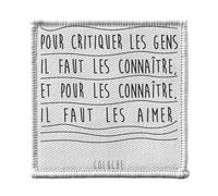 Ecusson Thermocollant Vetement 7x7cm - Coluche Citations Célèbres Pour Critiquer les Gens il Faut les Connaître - Patch a Repasser pour Reparation ou Customisation T-shirt Sac Jeans Imprime en France