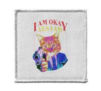 Ecusson Thermocollant Vetement 7x7cm - I am Okay Yes I Am Chat Pistolet Collage Vintage Illustration Art Humour Parodie Animal - Patch a Repasser pour Reparation ou Customisation T-shirt Sac Jeans