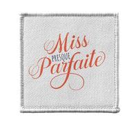 Ecusson Thermocollant Vetement 7x7cm - Miss Presque Parfaite Cadeau Copine Amie - Patch a Repasser pour Reparation ou Customisation T-shirt Sac Jeans Imprime en France