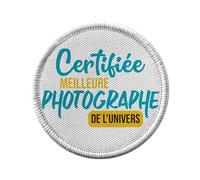 Ecusson Thermocollant Vetement Rond 7cm - Certifiée meilleure Photographe de l'univers Photo Art Artiste - Patch a Repasser pour Reparation ou Customisation T-shirt Sac Jeans Imprime en France