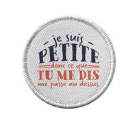 Ecusson Thermocollant Vetement Rond 7cm - Je suis Petite donc ce que tu me dis me Passe au Dessus - Patch a Repasser pour Reparation ou Customisation T-shirt Sac Jeans Imprime en France
