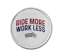 Ecusson Thermocollant Vetement Rond 7cm - Ride More Work Less Moto Grosses cylindrées Cafe Racer - Patch a Repasser pour Reparation ou Customisation T-shirt Sac Jeans Imprime en France