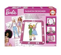 Educa - Tableau Design Barbie, Atelier de stylisme Barbie Fashion Designer et Fais défi ler tes Looks avec des FI gurines Barbie sur Le Podium du défi lé de Mode. A partir de 5 Ans (19825)