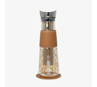 Eigenart Eve 31008 Circular Cognac Carafe en verre avec couvercle, passoire, brassard en cuir synthétique végétalien et soucoupe, sans BPA, 1,25 l