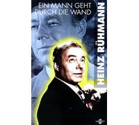 Ein Mann geht durch die Wand