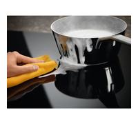Electrolux Plaque de cuisson Induction Noire Série 600 Bridge 60 cm Zone Flexible LIV633 Noir
