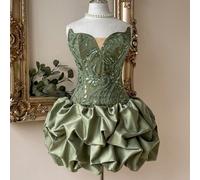 Élégante mini-jupe plissée en forme de A avec taille basque, col en V, broderie 3D perlée et vert olive de luxe. Convient pour les rendez-vous, les vacances, les soirées célibataires, la rentrée scola