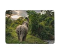Elephant eating leaves from a tree Tapis 150 x 100 cm, Doux et Antidérapant | Tapis 150 x 100 cm pour une ambiance cocooning, avec poils courts; pour chambre