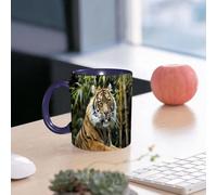 EMCLKS Mug en céramique, 330ml, tasse à thé, tasse cafe, tasse drole, cadeau drole, cadeau homme, mug cafe, Un tigre se repose dans la nature. Il regarde l'objectif.