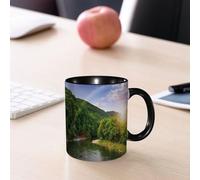 EMCLKS Mug en céramique, 330ml, tasse à thé, tasse cafe, tasse drole, cadeau drole, cadeau homme, mug cafe, rivière coulant entre des montagnes verdoyantes à travers la forêt au coucher du soleil