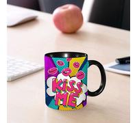 EMCLKS Mug en céramique, 330ml, tasse à thé, tasse cafe, tasse drole, cadeau drole, cadeau homme, mug cafe, Bulle de dialogue « Embrasse-moi ». Message dans un style pop art BD.