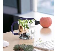 EMCLKS Mug en céramique, 330ml, tasse à thé, tasse cafe, tasse drole, cadeau drole, cadeau homme, mug cafe, Un jet d'eau s'écoulant d'un tube en bambou : concept de spa et de bien-être.