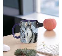 EMCLKS Mug en céramique, 330ml, tasse à thé, tasse cafe, tasse drole, cadeau drole, cadeau homme, mug cafe, Huskies aux yeux bleus dans un paysage enneigé, Husky debout dans la neige, Un Husky au