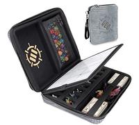 ENHANCE Édition Collector RPG Organisateur - DND Reliure avec Porte-Feuille et Effaçable Panneau, Zone de Lancement de Dés, Pochette à Stylo Amovible, Plateau en Mousse pour Figurines (Dragon Argent)