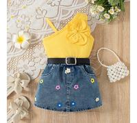 Ensemble 2 pièces pour bébé filles, style de rue mignon et doux. Top avec décoratif fleur et encolure asymétrique jaune, assorti à une jupe en jean bleu avec imprimé floral. Tenue pour l'été 6-9M,9-12