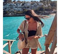 Ensemble 2 pièces pour femmes Senya : Maillot de bain de cache-maillot en crochet à manches courtes avec épaules tombantes et col en V rayé ample, et short kaki rayé à taille élastique, tenue tricotée