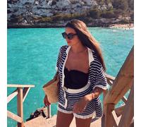 Ensemble 2 pièces Senya pour femmes : Maillot de bain de cache-maillot en crochet à manches courtes, épaules tombantes, col V et rayures amples, et short bleu marine à taille élastique et rayures, ten