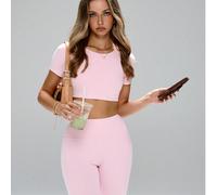 Ensemble assorti polyvalent, Top court dévoilant l'abdomen, pantalon affinant la taille, évasé allongeant les jambes, élément essentiel de l'athleisure, look chic minimaliste rétro évasé, ensemble d'e
