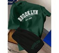 Ensemble casual jeune avec t-shirt à manches courtes et short assortis imprimés du graphique "Brooklyn". Convient pour les rendez-vous, les rassemblements, les tenues, les couples, la famille. Excelle