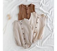 Ensemble de 3 pièces pour bébé garçon d'été en pêche douce, marron vintage et rayures classiques, légèrement extensible avec ouverture devant et cordon de serrage. Style décontracté rétro pour un usag