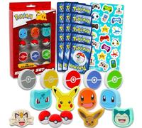 Ensemble de cadeaux Pokémon - Ensemble avec 15 gommes avec pokéball, charmandre, bulbasaur, plus de cartes à collectionner, autocollants | Kit de fournitures de fête Pokémon pour enfants, garçons