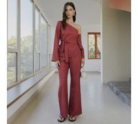 Ensemble de deux pièces, top asymétrique à une épaule avec une manche longue et pantalon évasé taille haute assorti, le tout en satin jacquard. Printemps, été, événement formel, look de tous les jours